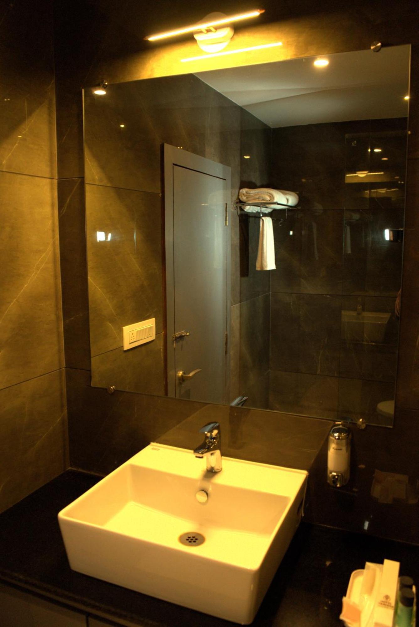 Hotel Tanisha Kishanganj Dış mekan fotoğraf
